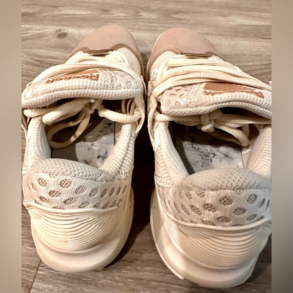 Reebok JJ IV Training Shoe “His & Her” in Chalk and Champagne- size 6 - Picture 4 of 7